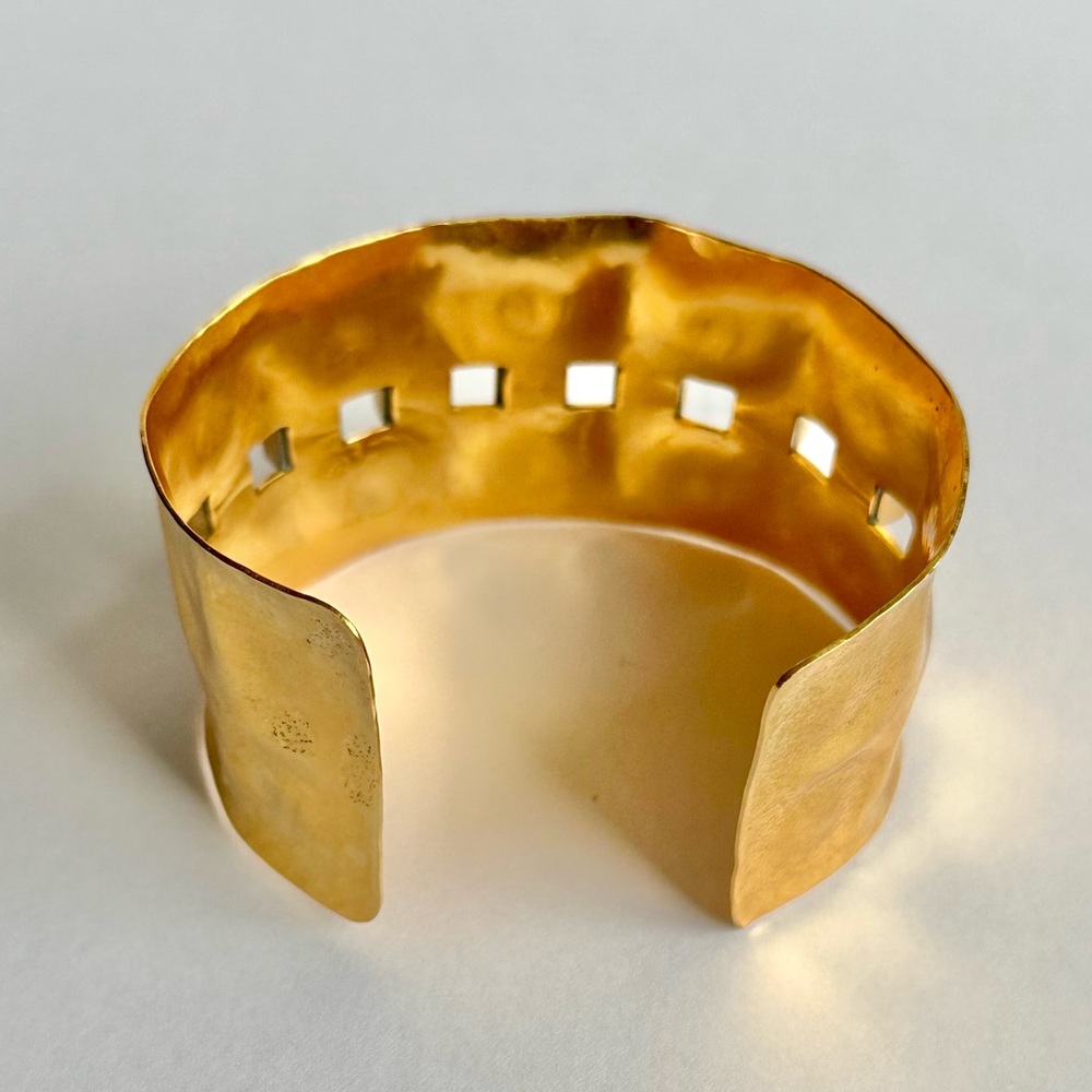 VINTAGE Gold Cuff Bracelet- Green Stones - Picture 4 of 8